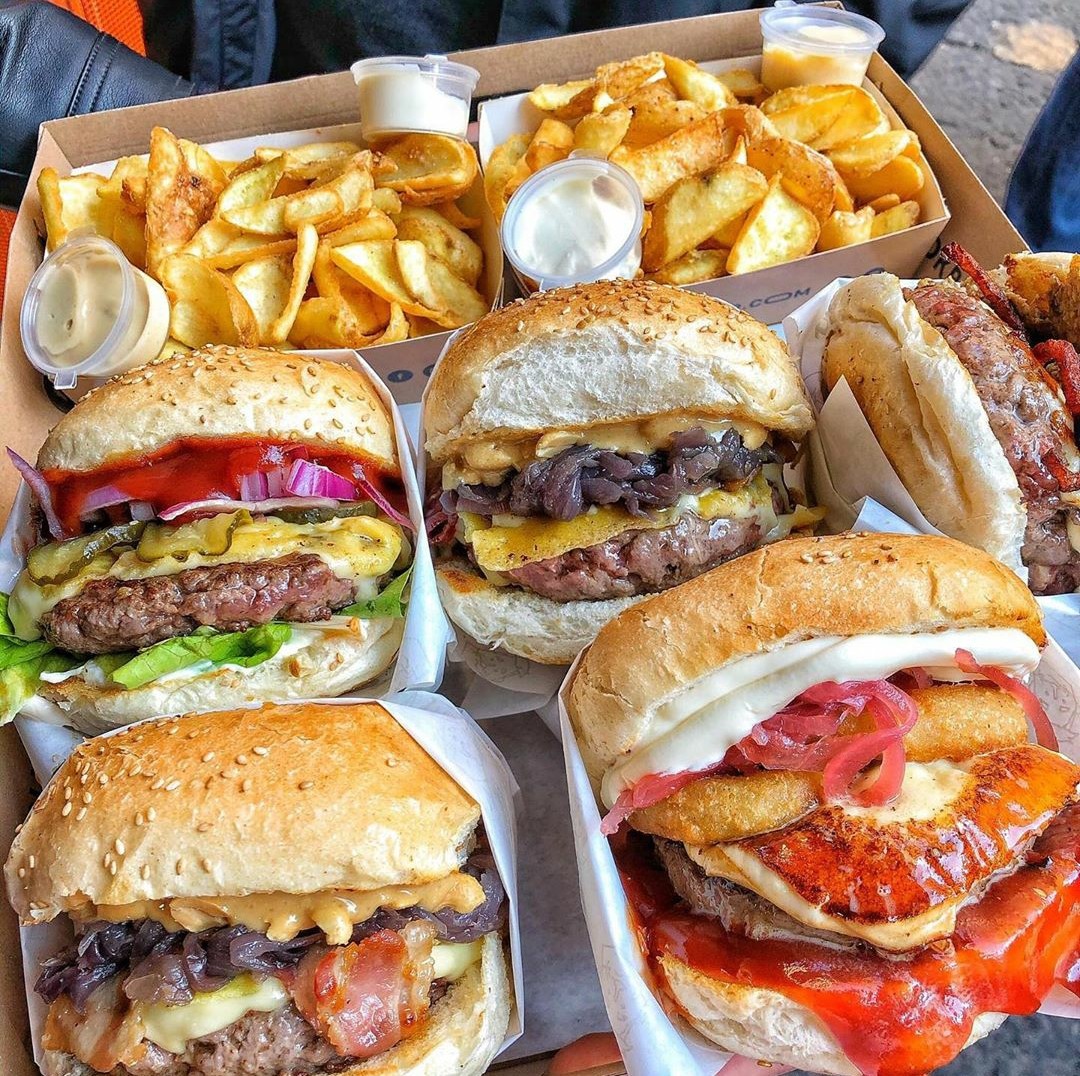 famous burger shops in Naples, Italy