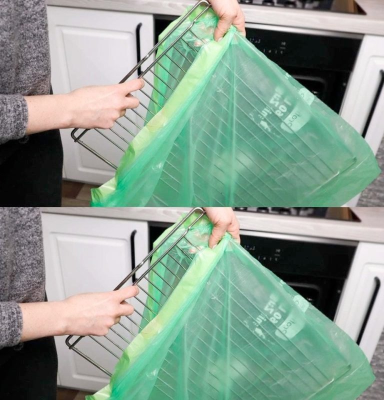 No need to scrub, just put the grill in a bag: it is as good as new again Details First comment