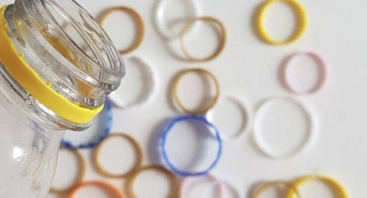 Oil, NEVER throw away this part of the cap: it’s very important, that’s exactly what it’s used to.