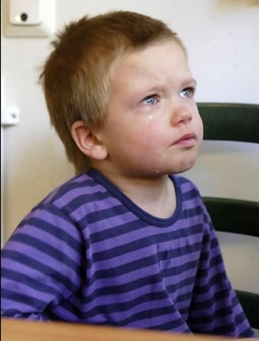 A little boy from Oklahoma was abused by his parents and they gave him up for adoption, but on the first day, he went to the new parents and handed them a letter.