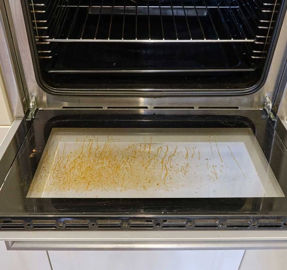 clean oven door in between glass with verry simple trick
