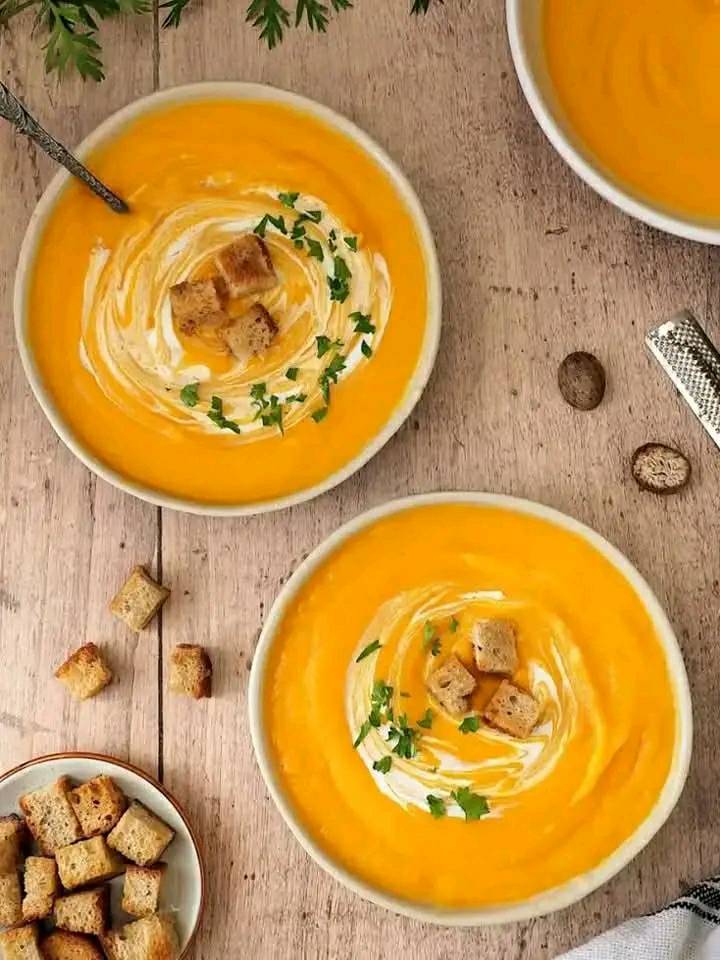 Cream of vegetable soup with turmeric and 6 vegetables