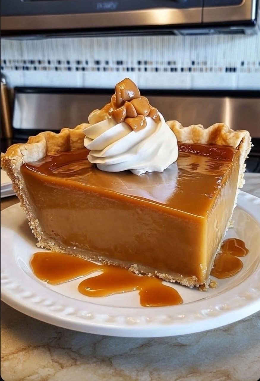 This delicious Pioneer Woman Butterscotch Pie features layers of smooth butterscotch pudding topped with clouds of sweetened whipped cream encased in a buttery, spiced biscoff cookie crust.