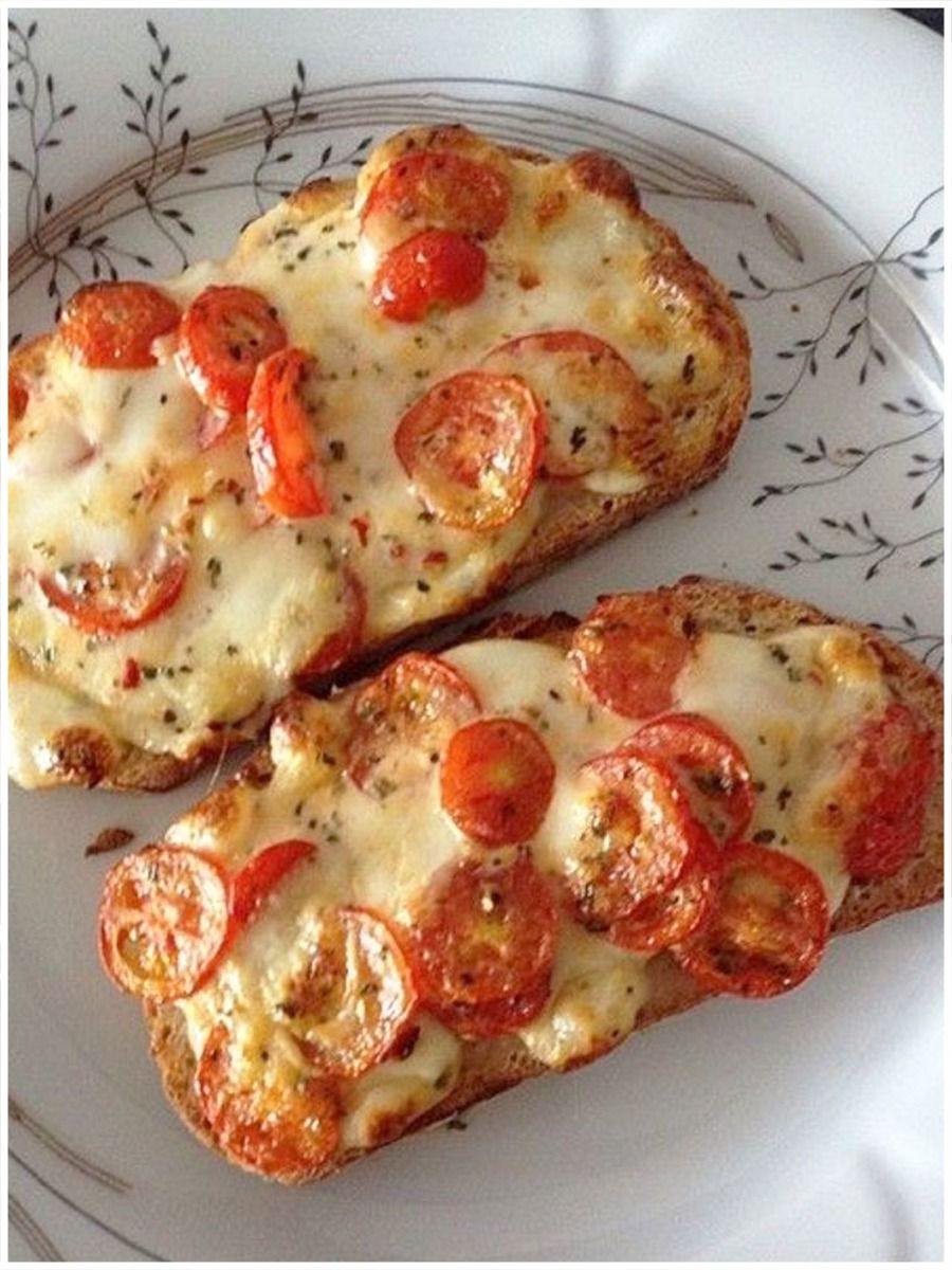 Crispy tomato and mozzarella toasts