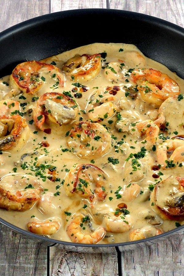 Shrimp curry with coconut milk and spinach