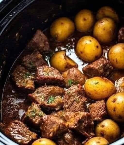 Garlic Butter Steak and Potatoes Skillet!!