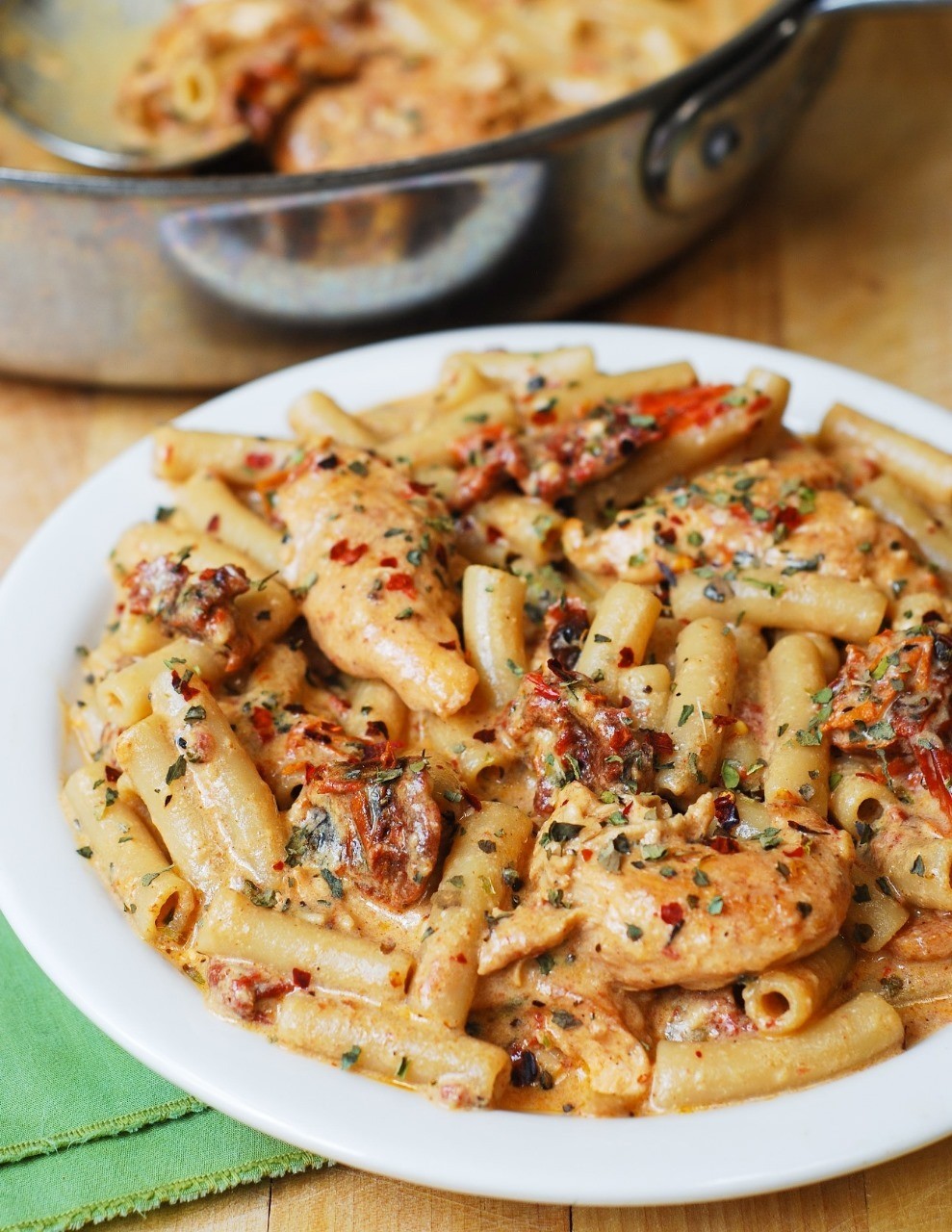Creamy Sun-Dried Tomato Pasta with Chicken and Mozzarella