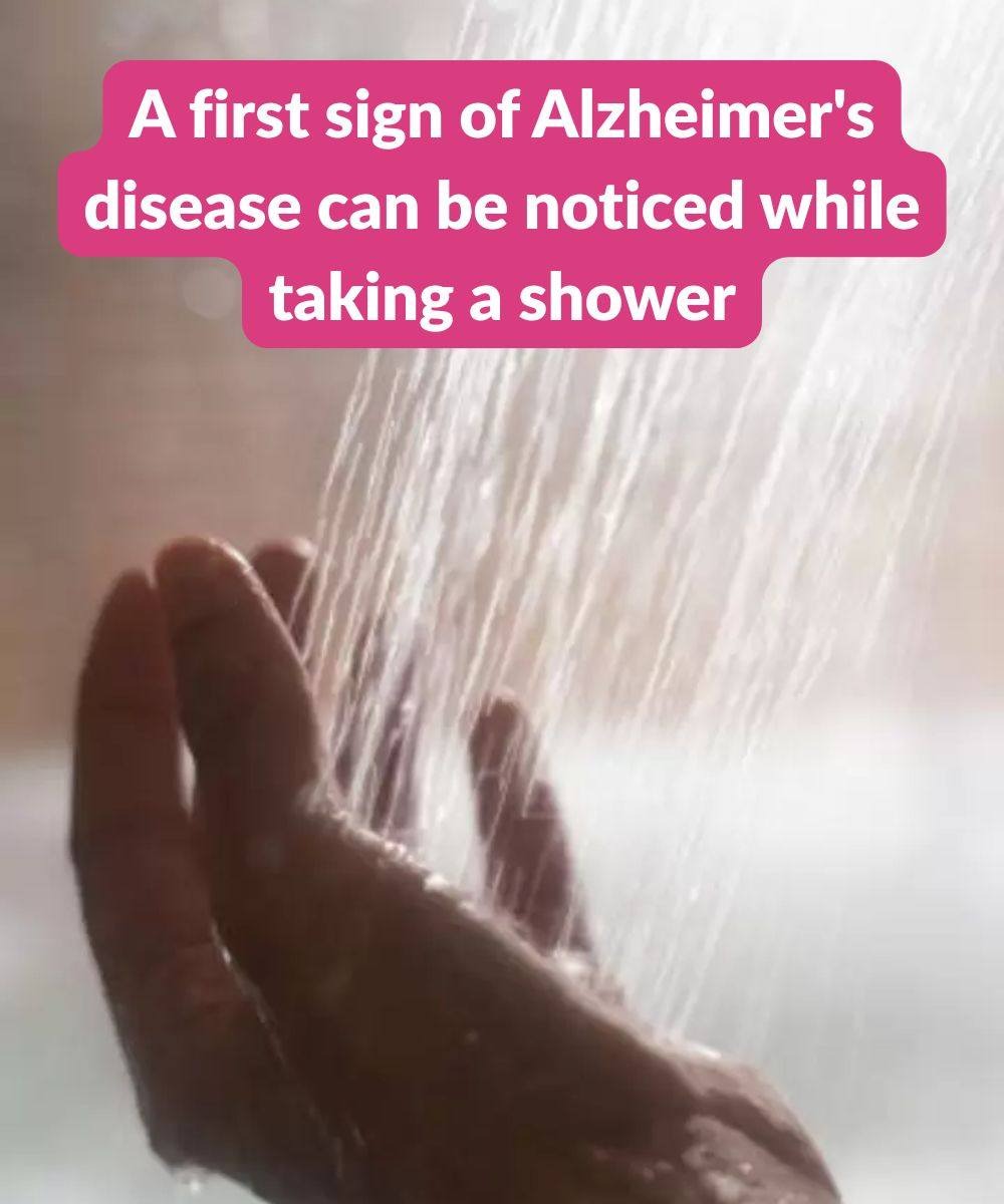 An early sign of Alzheimer’s disease can be noticed while taking a shower: what should you look out for?