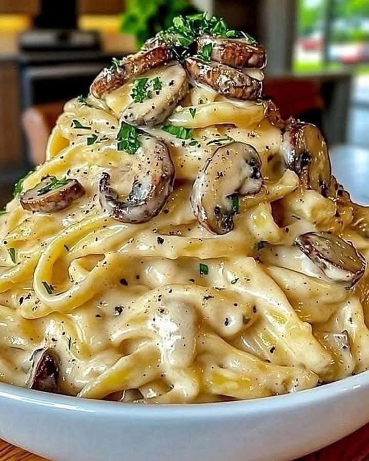 Creamy Mushroom & Bacon Spaghetti
