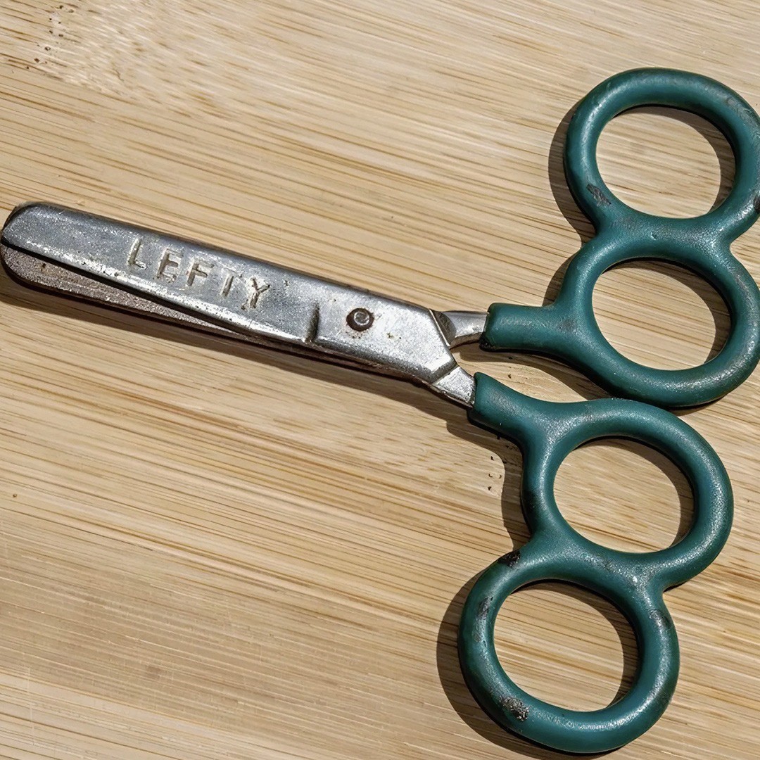 My friend received a surprising pair of four-holed scissors as a gift… But what could they possibly be used for?