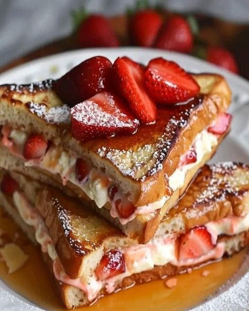 😍 Strawberry Cheesecake Stuffed French Toast 🍓🍞